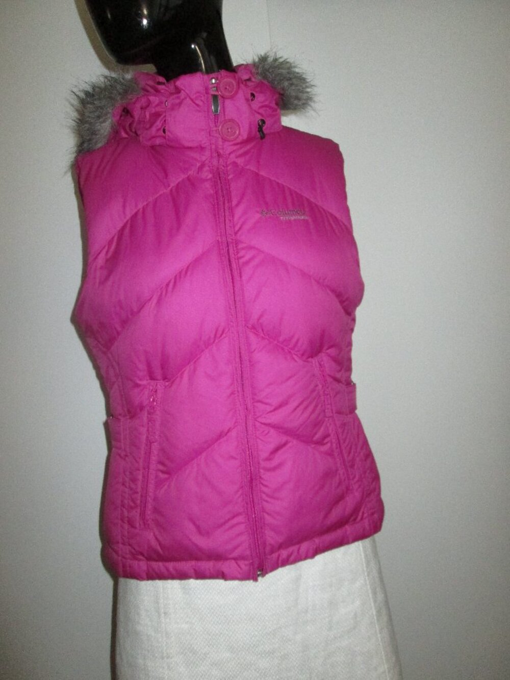NWOT Columbia Titanium quilted puffer full zip hooded vest